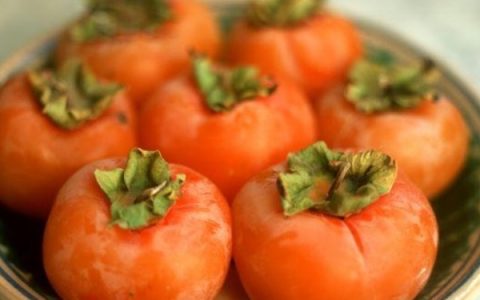 柿子和虾能一起吃吗（虾不能和什么一起吃）