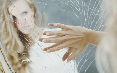 女朋友把你拉黑说明什么（女友把我拉黑是种什么心态）
