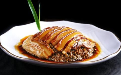 梅菜扣肉和咸烧白是一道菜吗？烧白和梅菜扣肉的区别