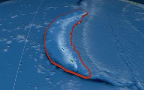 马里亚纳海沟在地图上的位置？世界上最深的海沟
