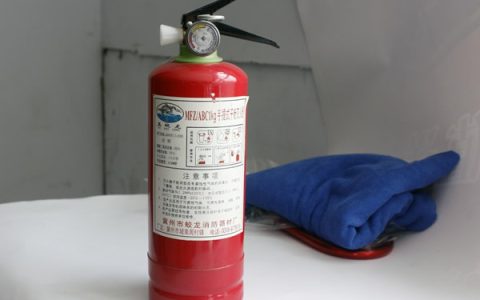 泡沫灭火器不能扑救什么火灾（泡沫灭火器能灭汽油吗）