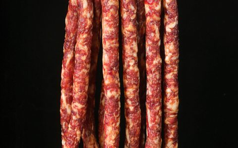 腊肠是什么肉（腊肠不是熟的吗）