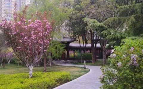 感叹春色满园的句子,桃红柳绿春色满园语句?