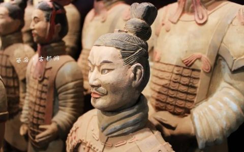 描写兵马俑神态的句子,求想象,再写一两种兵马俑神态?