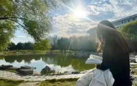 描述师生奋斗的句子,青春逢盛世奋斗正当时好句?